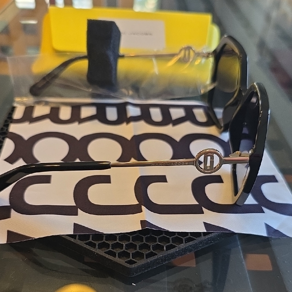 NWT Marc Jacobs Black Geometric Sunglasses - Picture 6 of 13